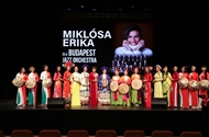 Vietnamese ao dai shines at int’l concert in Budapest